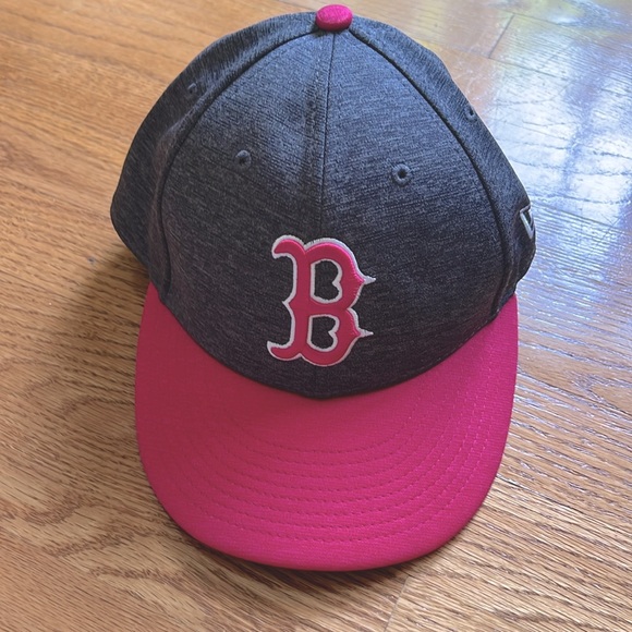 New Era Other - Like new vintage Boston Red Sox hat, size 7 1/8 in gray and pink